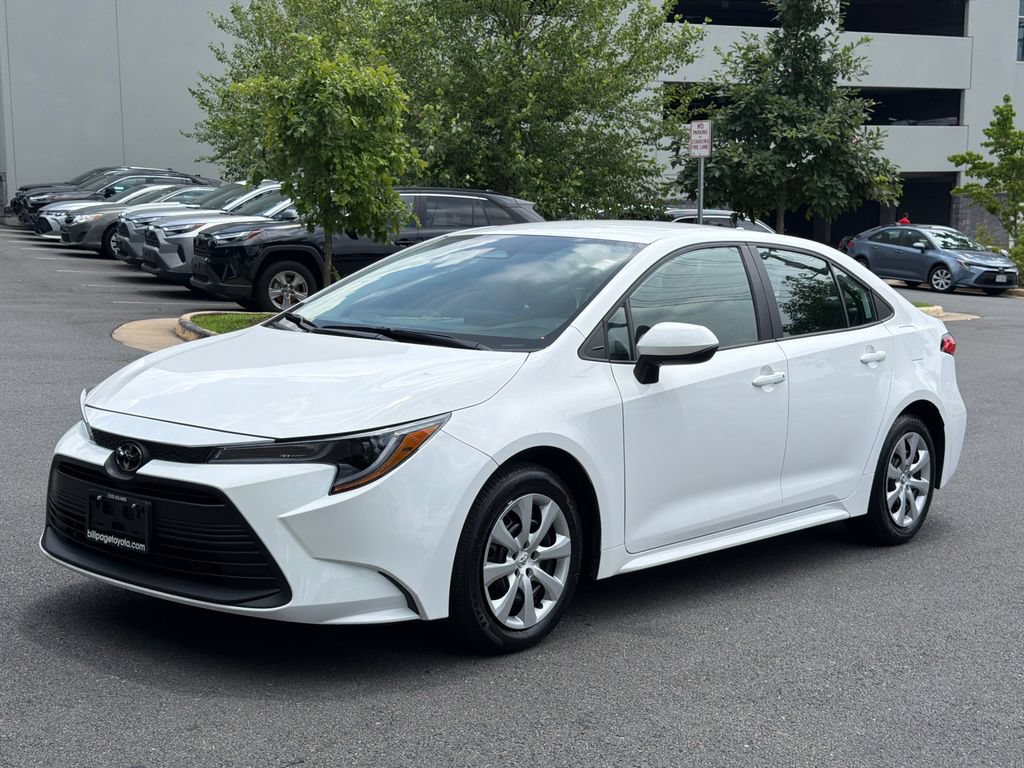Used 2025 Toyota Corolla LE FWD image 2