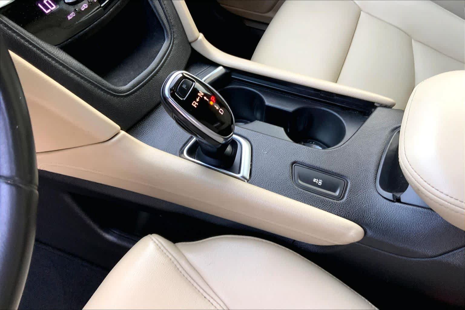 Used 2017 Cadillac XT5 FWD image 17