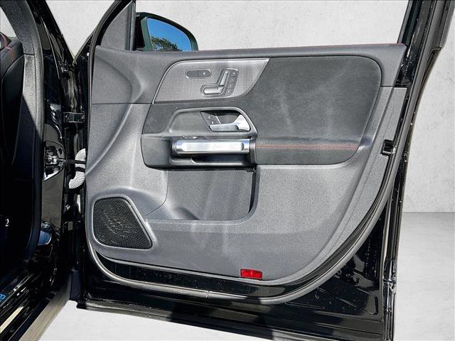 Used 2023 Mercedes-Benz EQB 300 4MATIC image 18