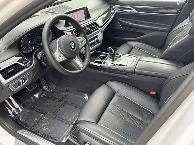 Used 2021 BMW 750i xDrive w/ Autobahn Package AWD/4WD image 2