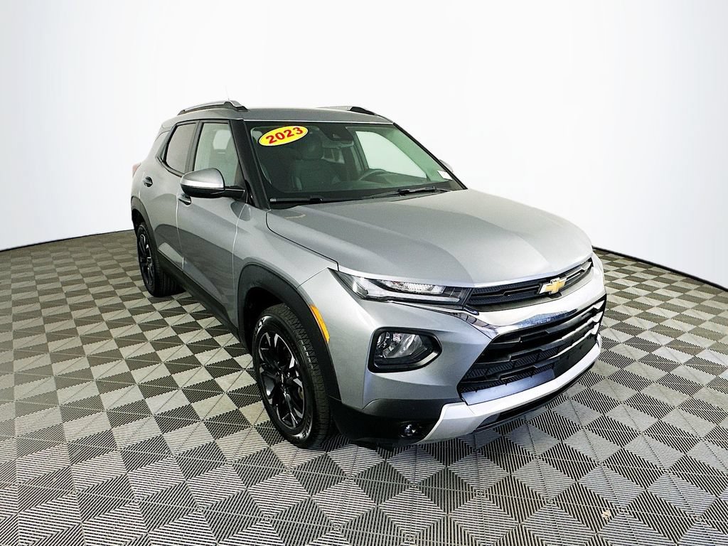 Used 2023 Chevrolet TrailBlazer LT AWD/4WD image 2