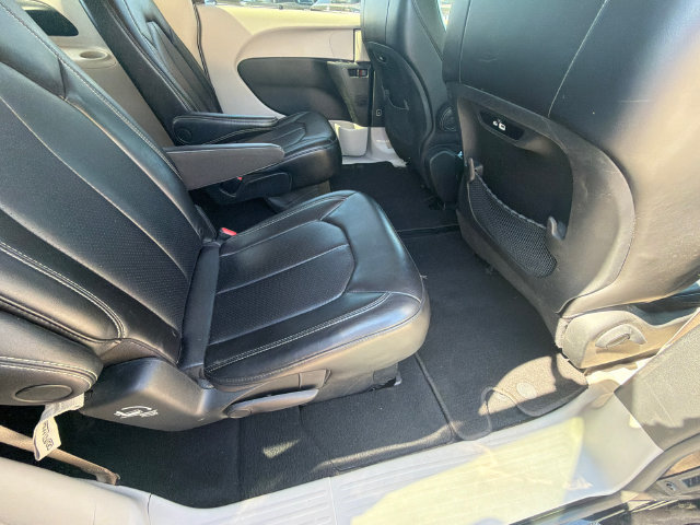 Used 2023 Chrysler Pacifica Touring-L FWD image 15