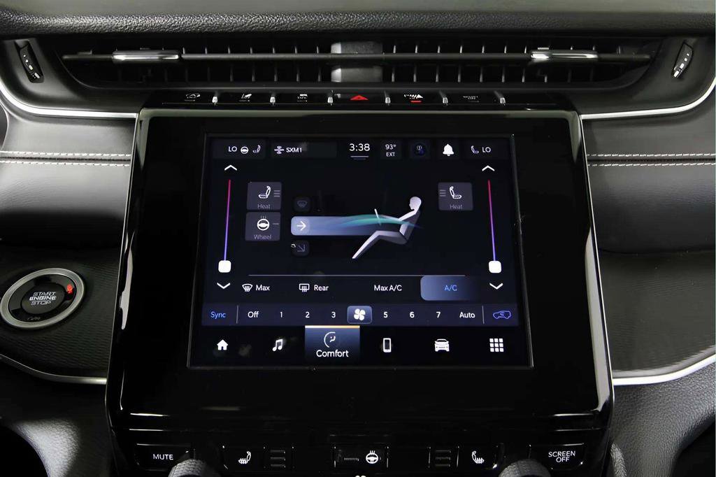 Used 2024 Jeep Grand Cherokee Altitude image 21