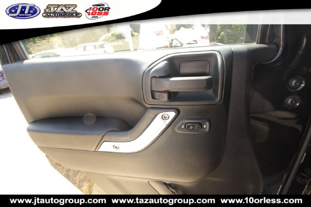 Used 2015 Jeep Wrangler Unlimited Sahara AWD/4WD image 12