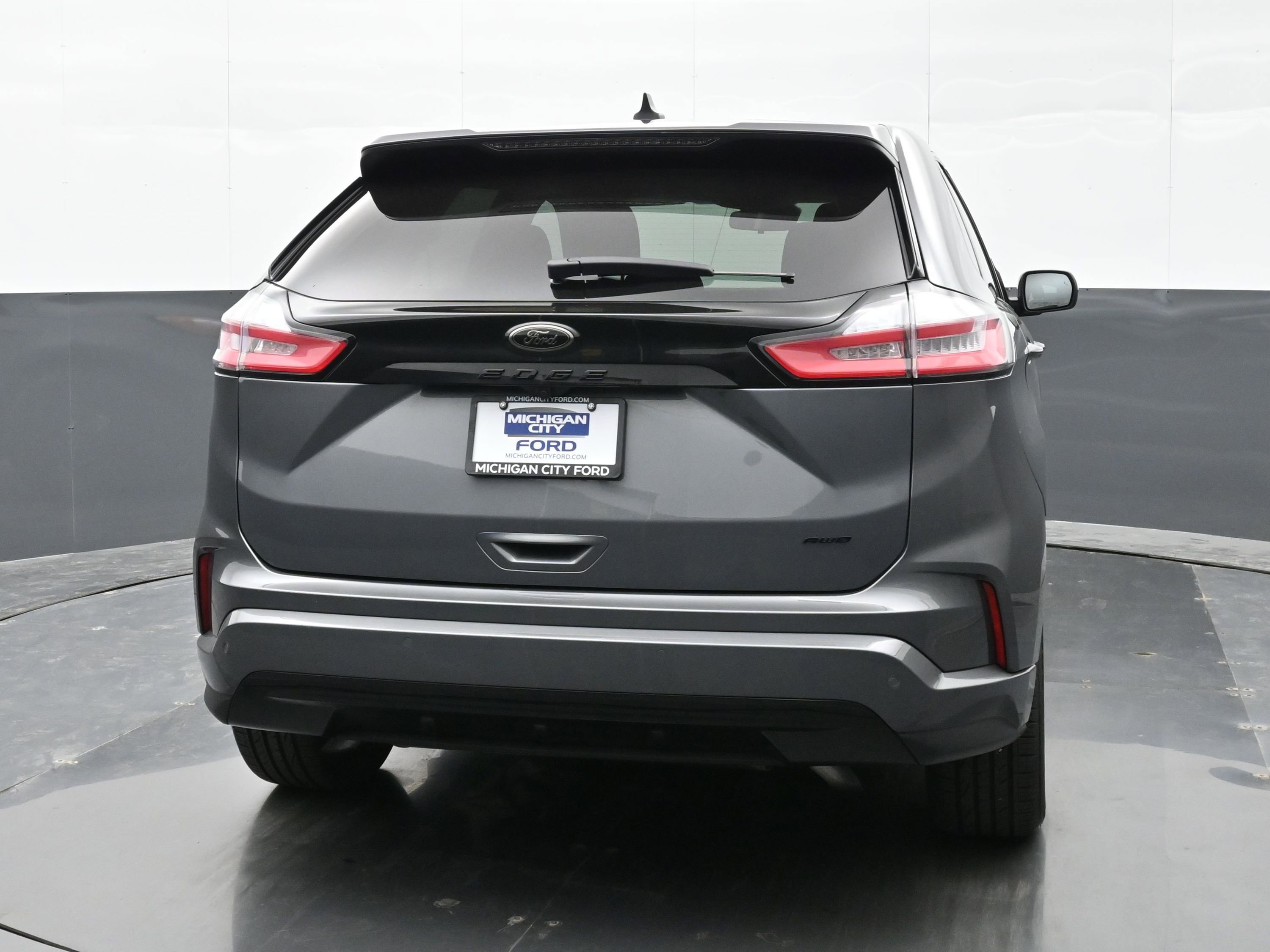 Used 2024 Ford Edge SE w/ Black Appearance Package image 3