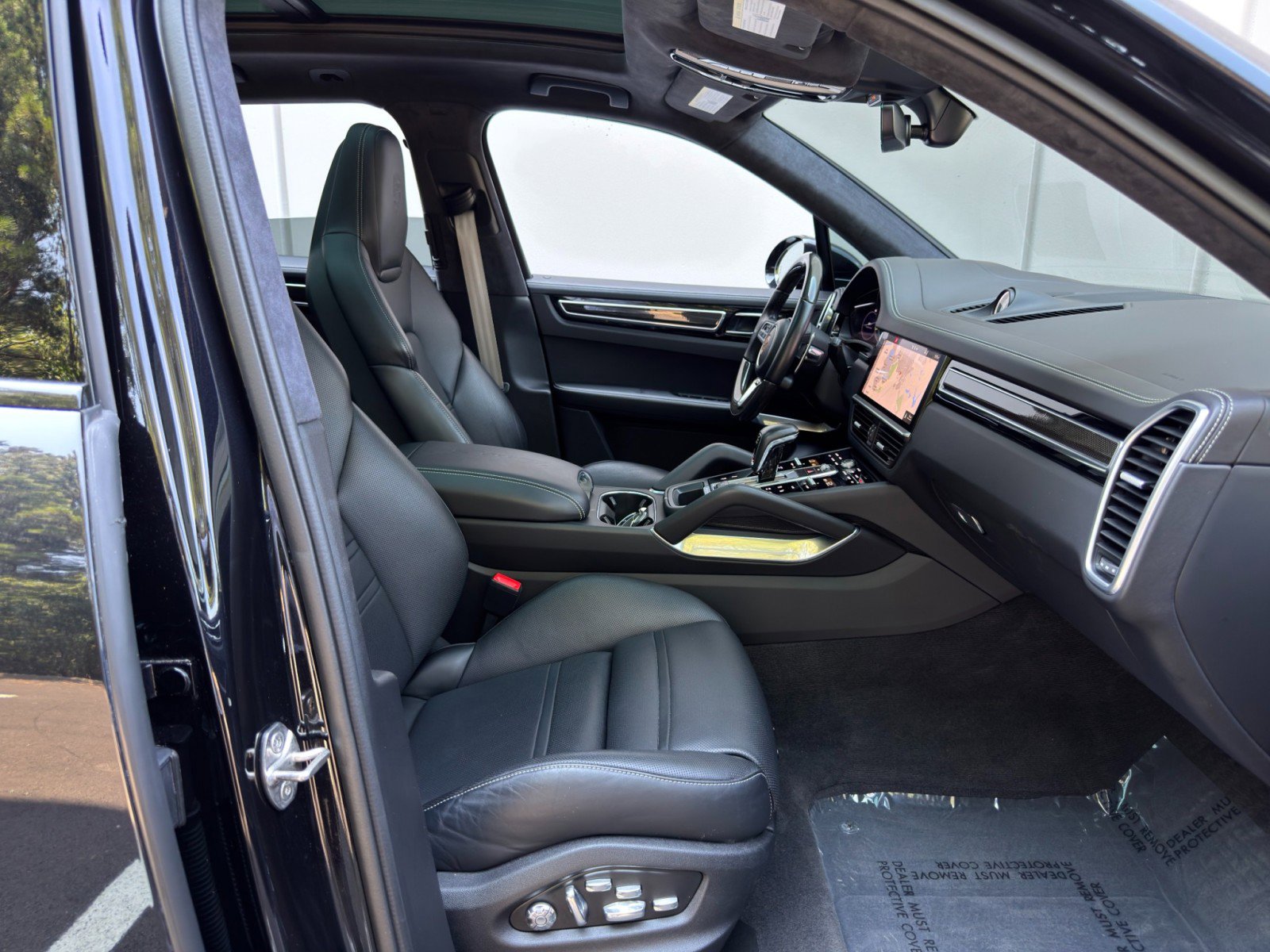 Used 2021 Porsche Cayenne Turbo S image 16