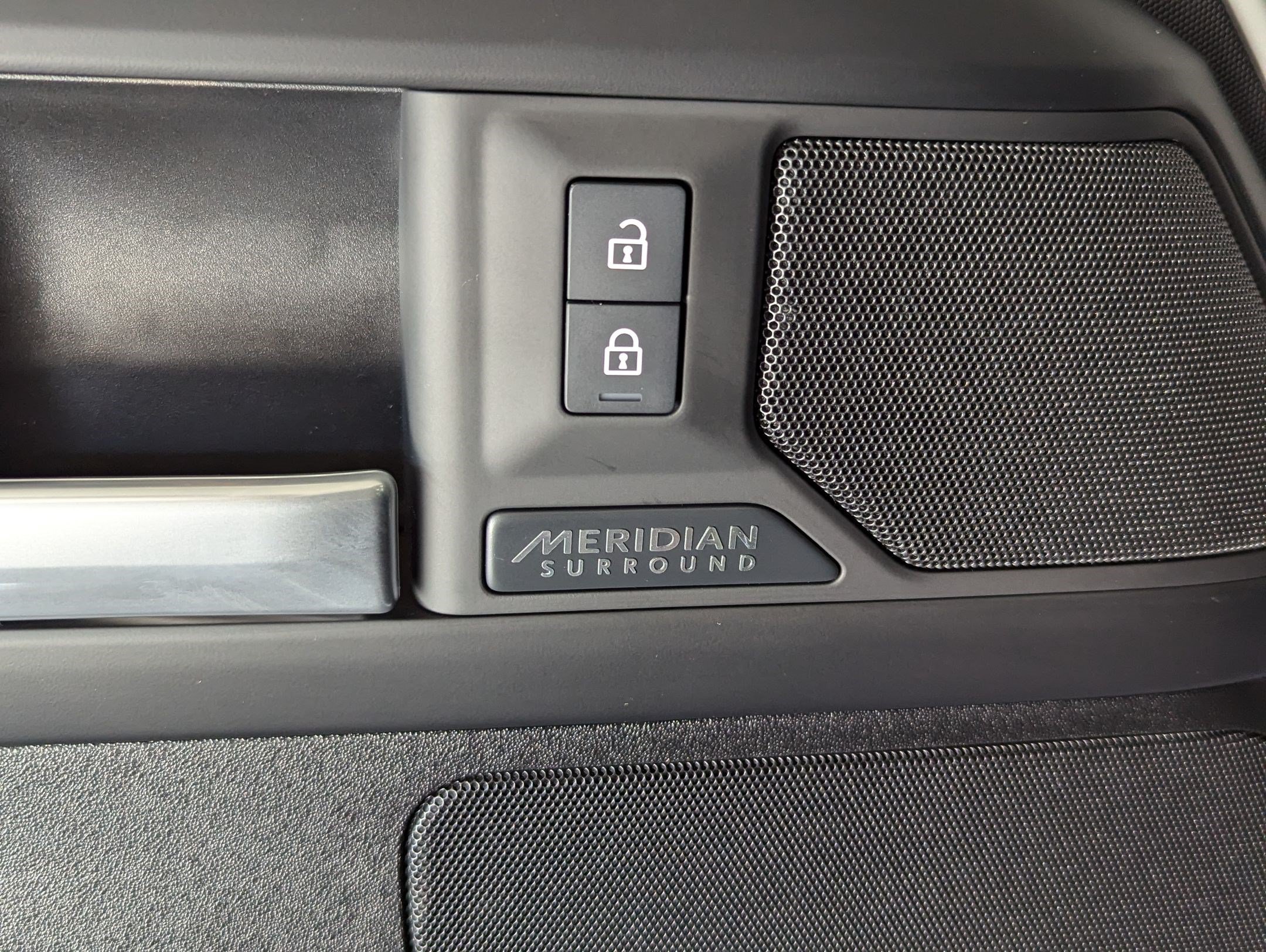 Used 2026 Land Rover Defender 110 X-Dynamic SE AWD/4WD image 33