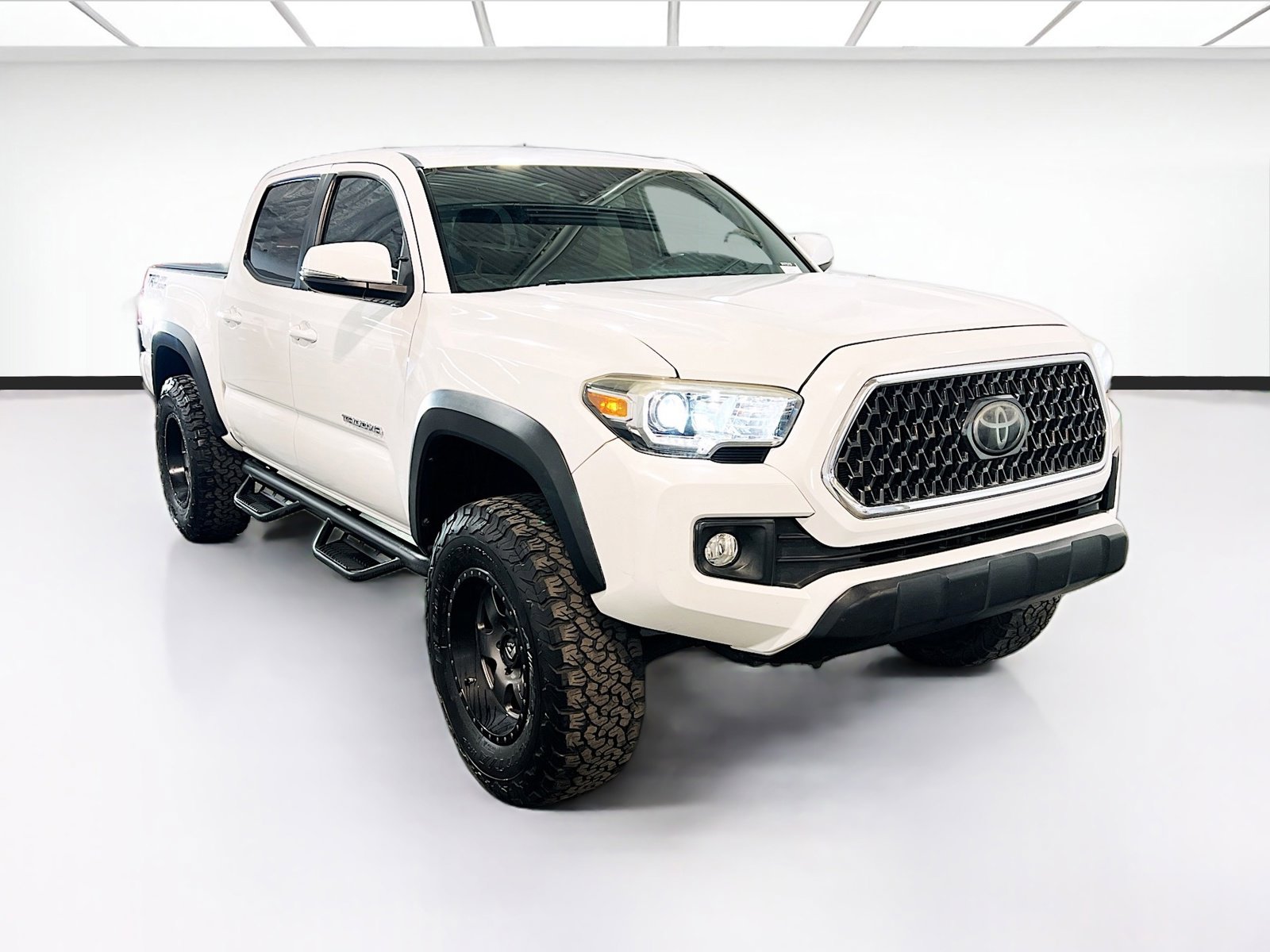 Used 2018 Toyota Tacoma TRD Off-Road w/ Technology Package RWD image 3