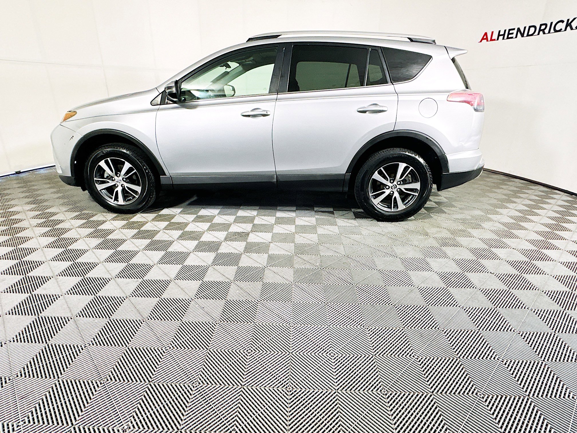 Used 2016 Toyota RAV4 XLE image 6