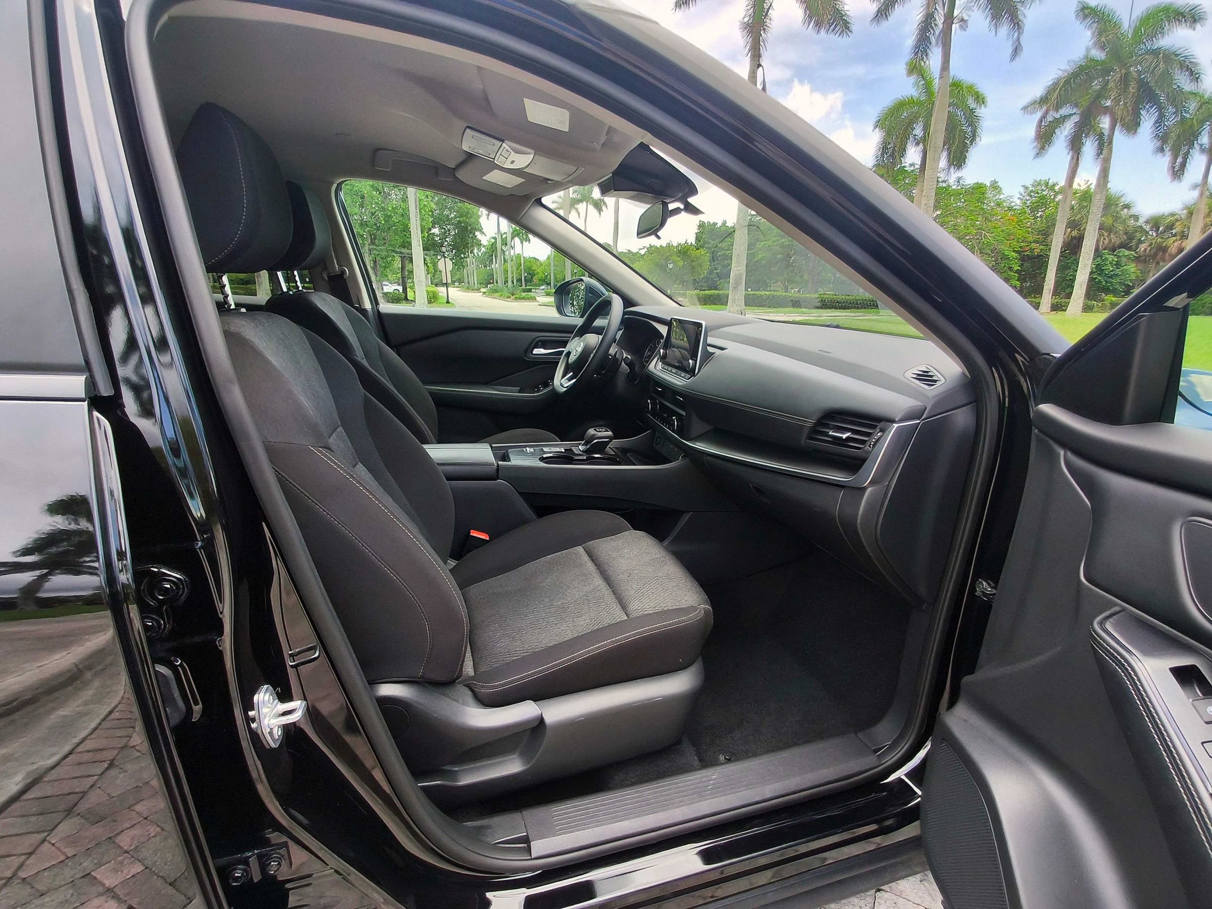 Used 2024 Nissan Rogue SV FWD image 38