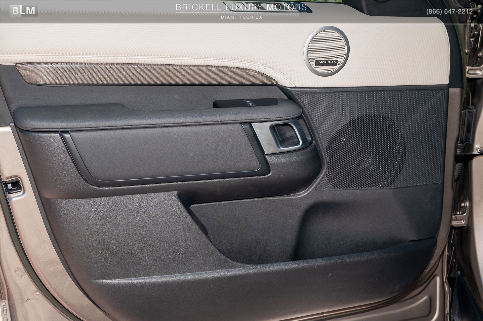 Used 2023 Land Rover Discovery S R-Dynamic image 16