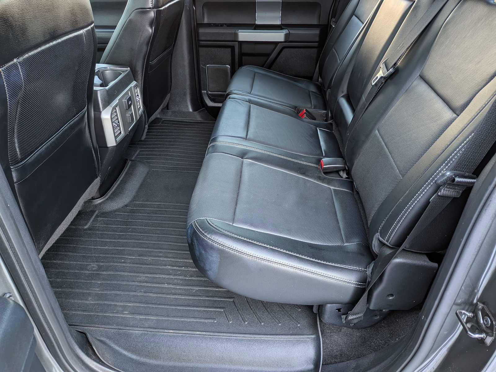 Used 2016 Ford F150 Lariat image 18