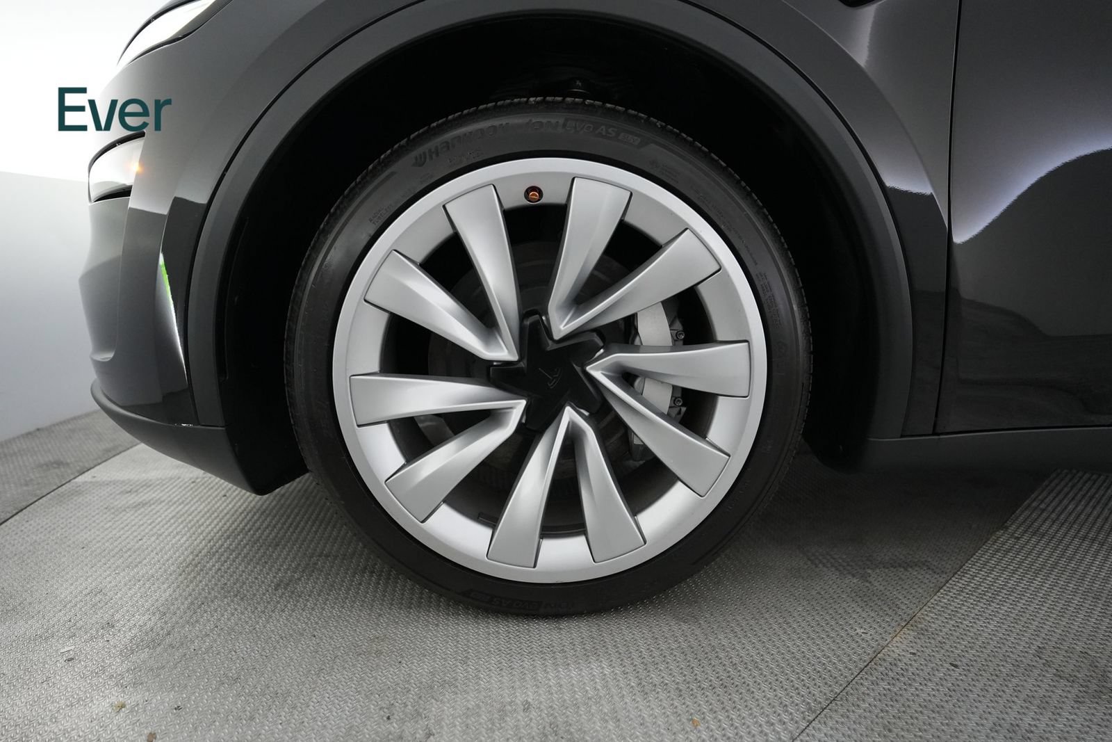 Used 2026 Tesla Model Y 2WD image 19