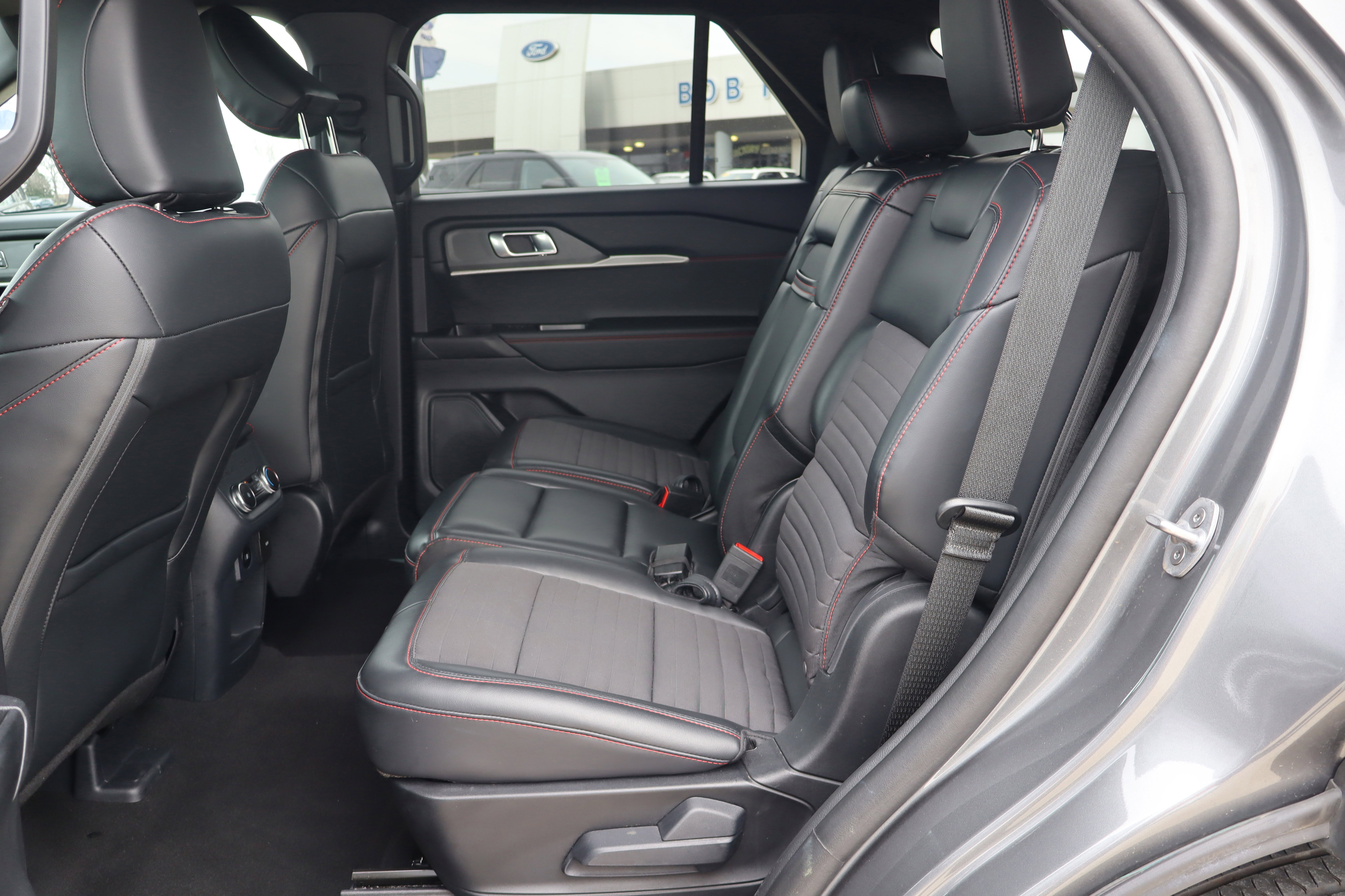 Used 2025 Ford Explorer ST-Line w/ ST-Line Street Pack AWD/4WD image 10
