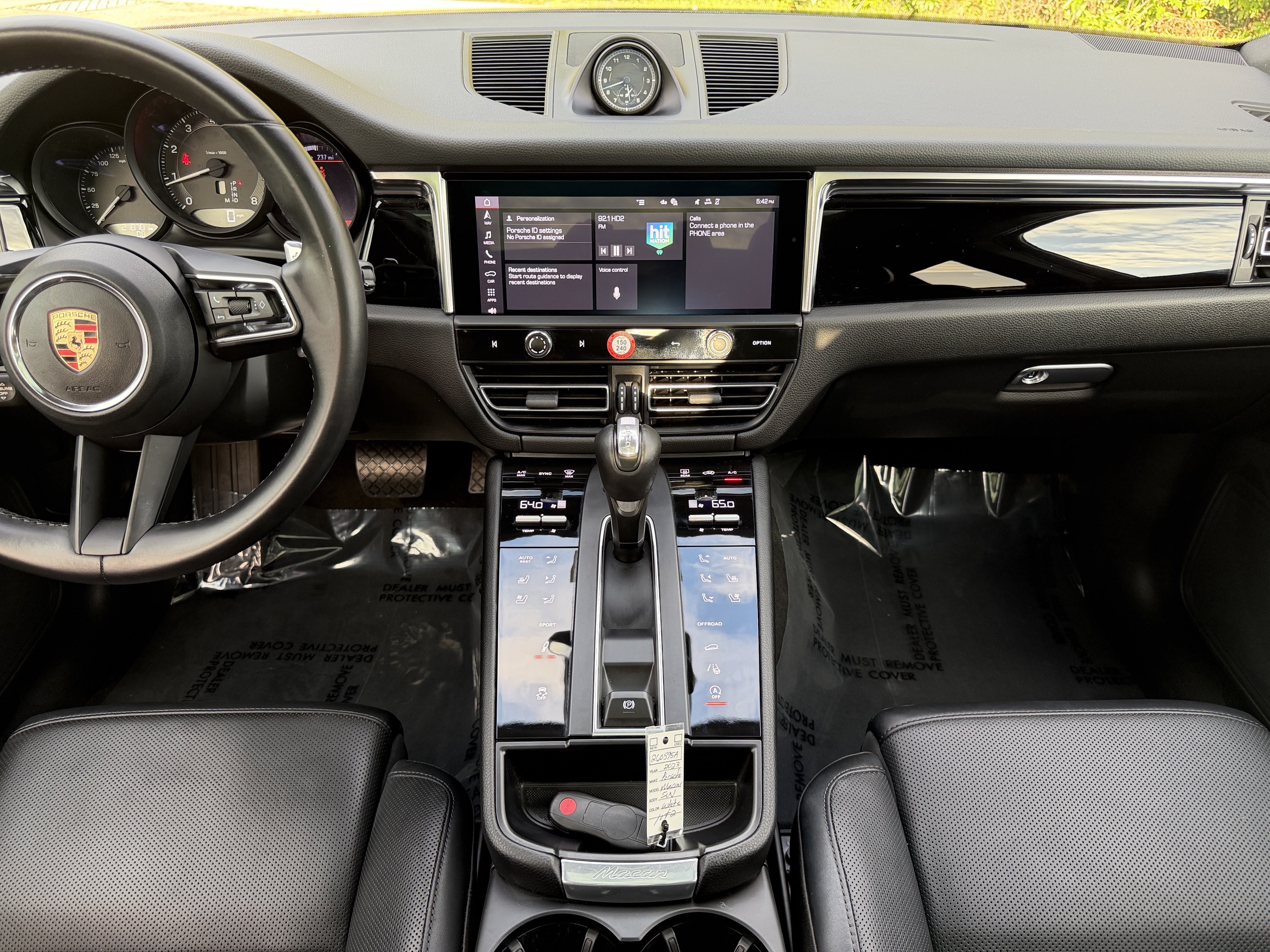 Used 2023 Porsche Macan AWD/4WD image 16