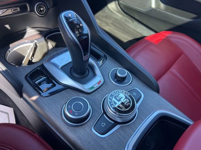 Used 2020 Alfa Romeo Giulia Ti w/ Nero Edizione image 15