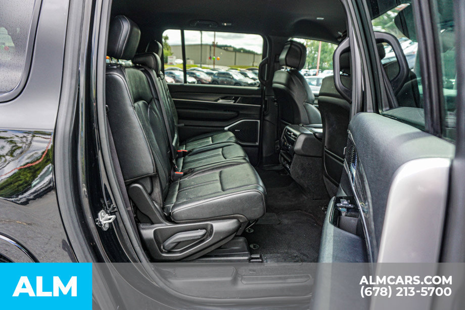 Used 2023 Jeep Wagoneer L Series II AWD/4WD image 23