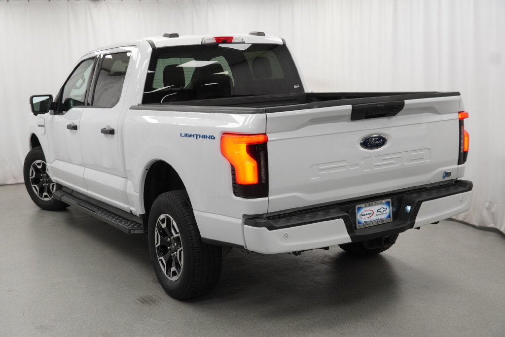 Used 2022 Ford F150 Lightning XLT AWD/4WD image 17