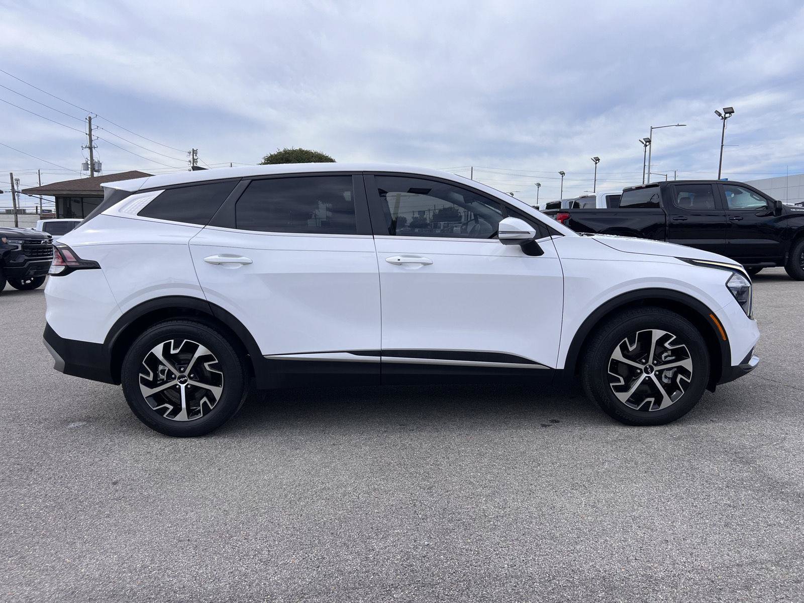 Used 2023 Kia Sportage EX FWD image 9