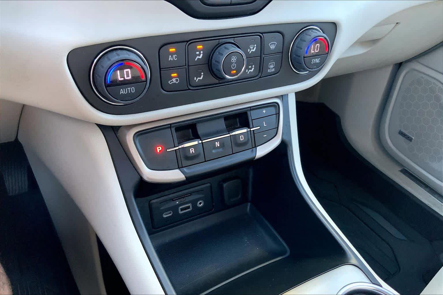 Used 2022 GMC Terrain Denali w/ Denali Premium Package AWD/4WD image 16