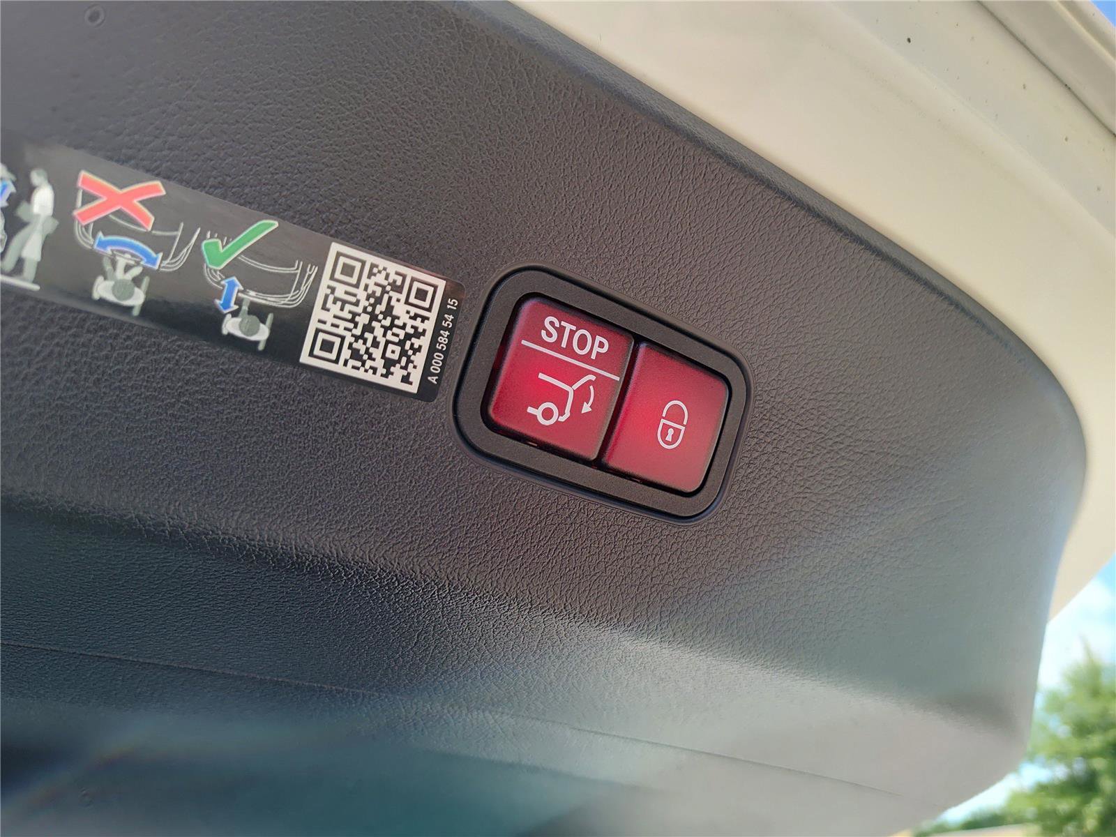 Used 2024 Mercedes-Benz GLC 300 4MATIC image 8