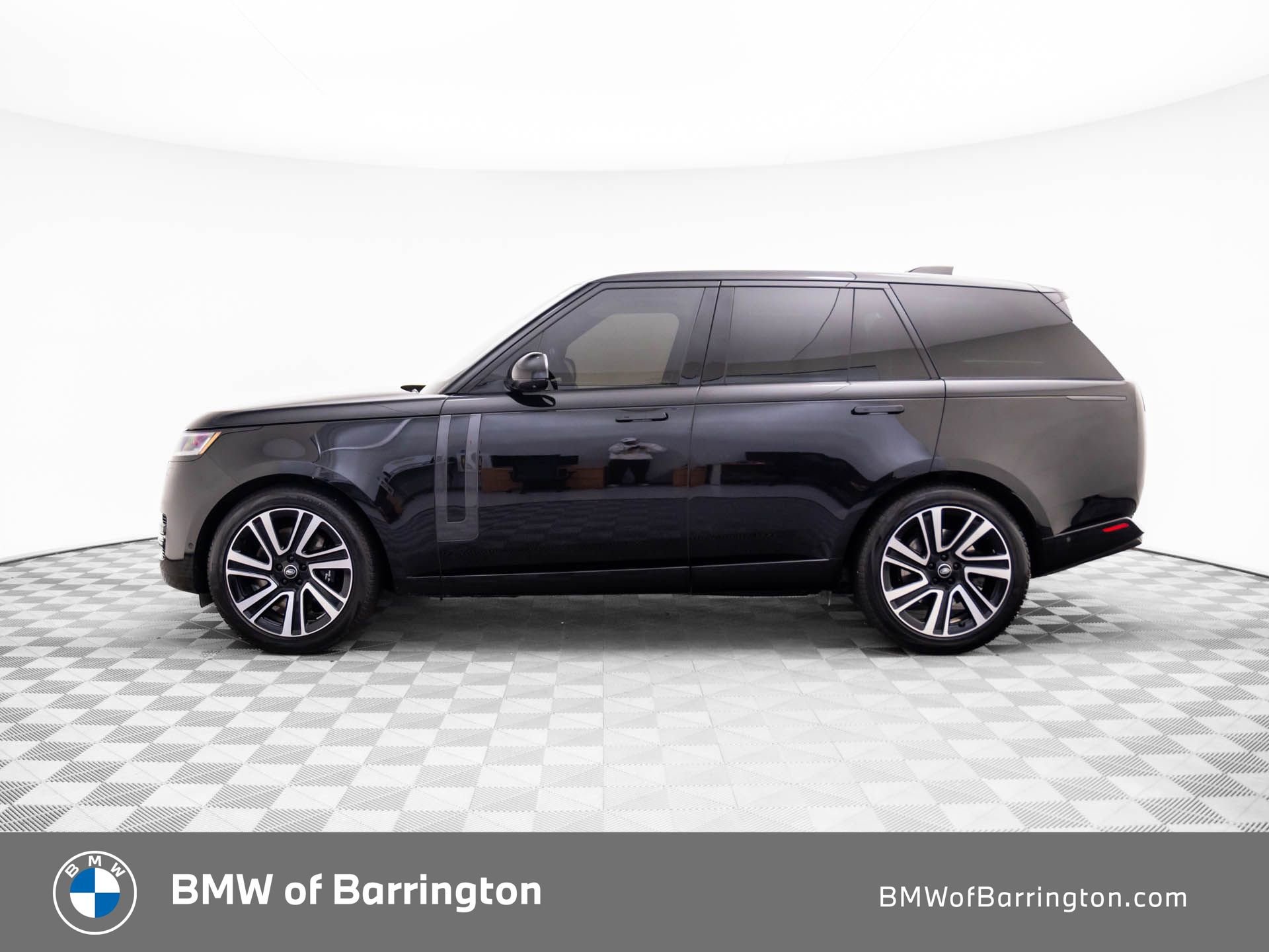 Used 2023 Land Rover Range Rover SE image 2
