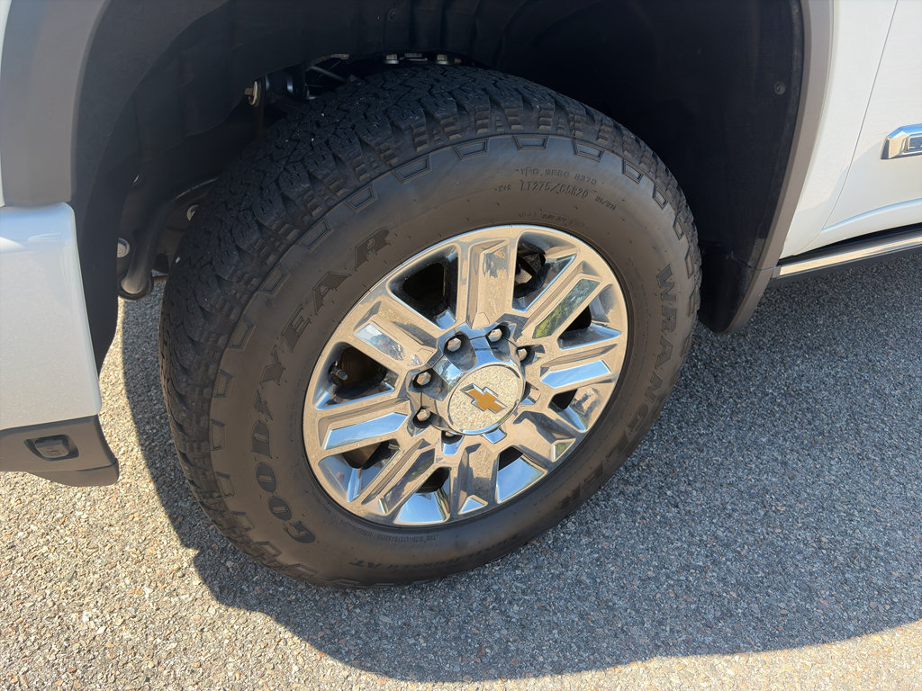 Used 2026 Chevrolet Silverado 2500 High Country w/ High Country Premium Package AWD/4WD image 9