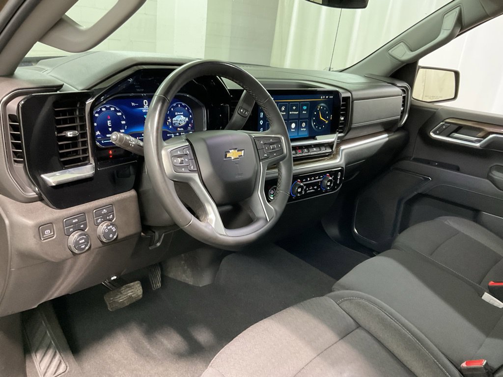 Used 2023 Chevrolet Silverado 1500 LT AWD/4WD image 17
