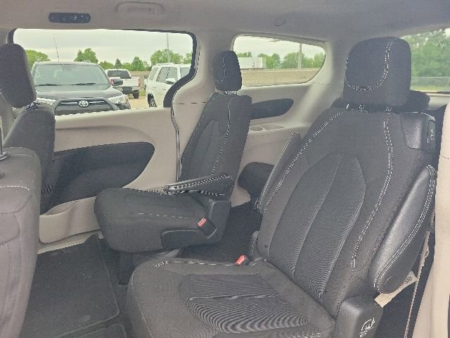 Used 2023 Chrysler Voyager LX FWD image 18