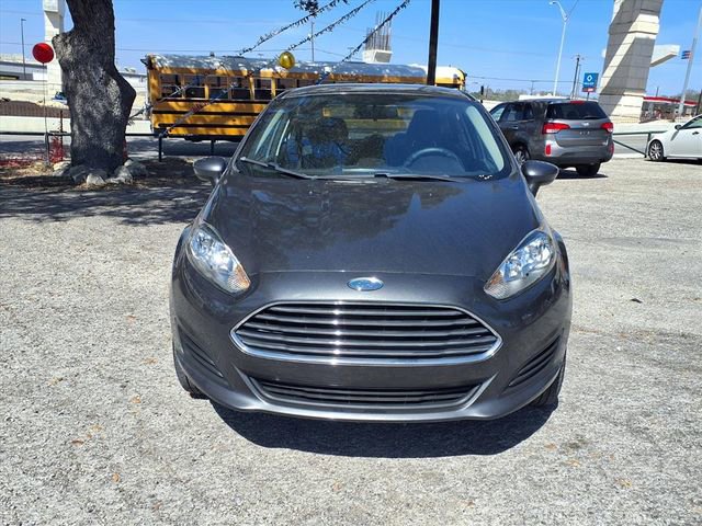 Used 2017 Ford Fiesta SE image 2