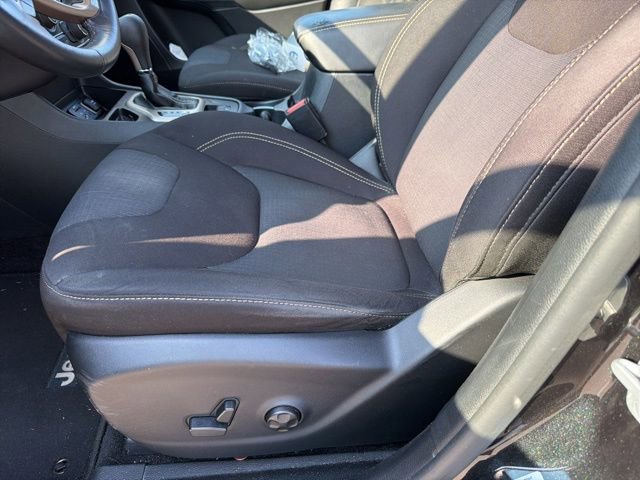 Used 2016 Jeep Cherokee Latitude w/ Comfort & Sound Group FWD image 7