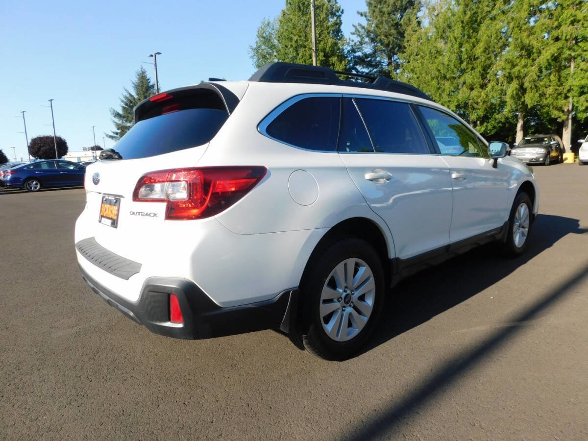 Used 2018 Subaru Outback 2.5i Premium image 2