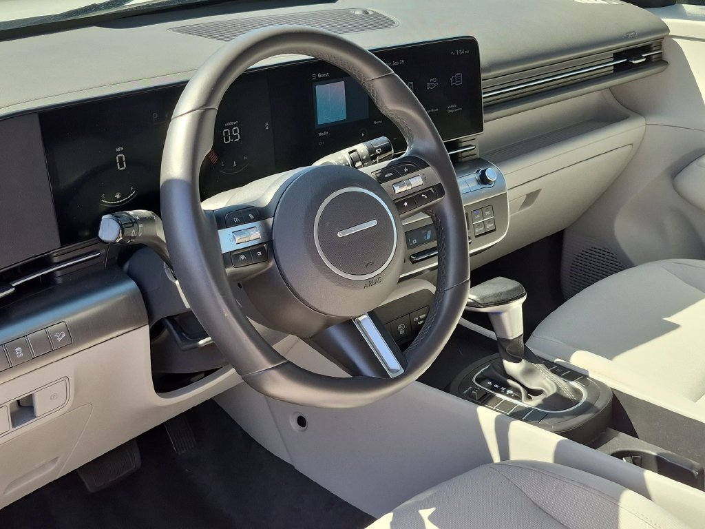 Used 2025 Hyundai Kona SEL FWD image 15