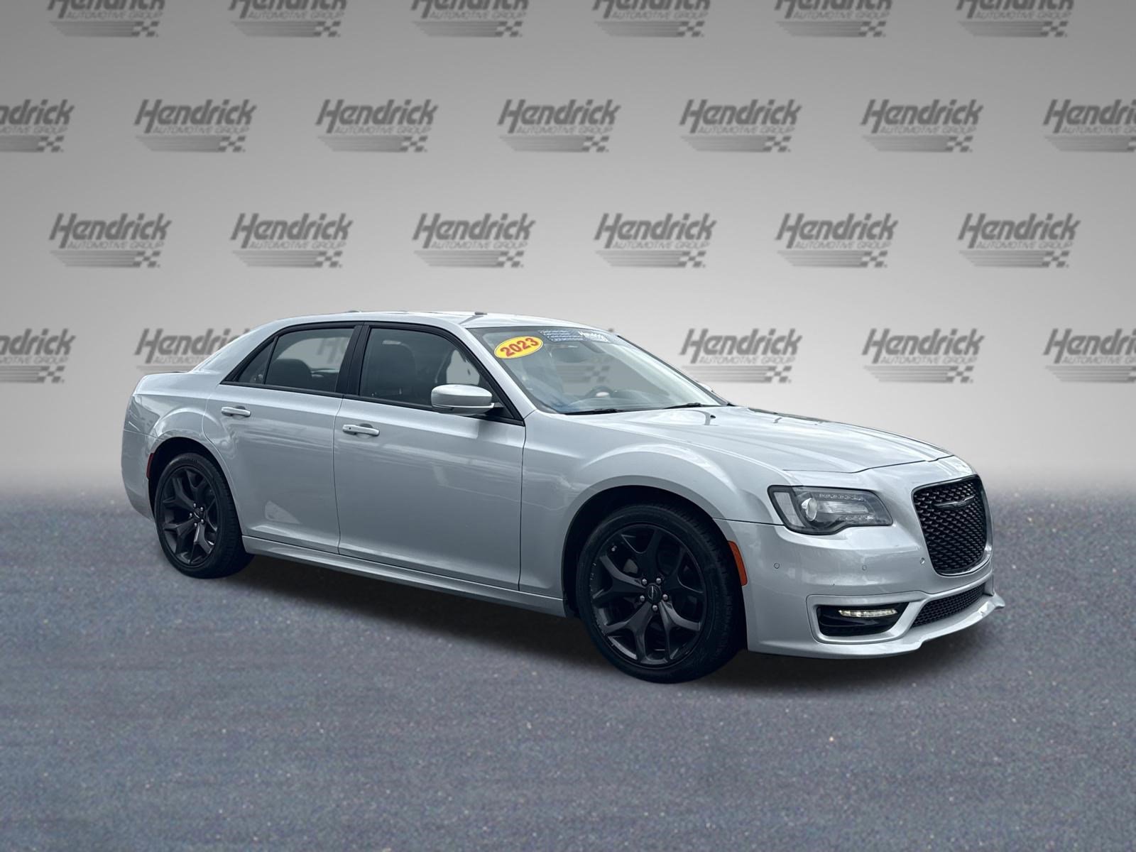 Used 2023 Chrysler 300 Touring L w/ Popular Equipment Group RWD image 2