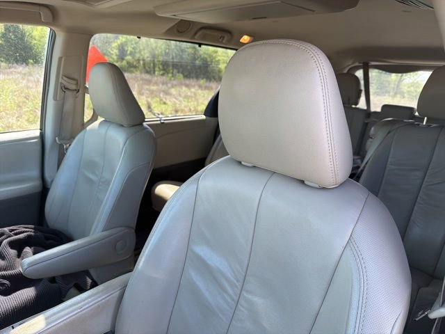 Used 2012 Toyota Sienna XLE w/ Entertainment Pkg image 10