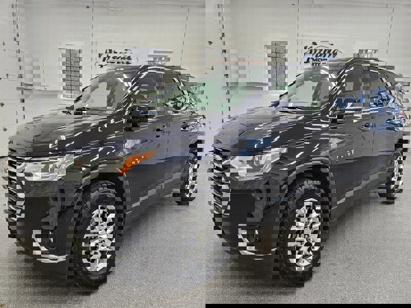 Used 2020 Chevrolet Traverse LT image 1