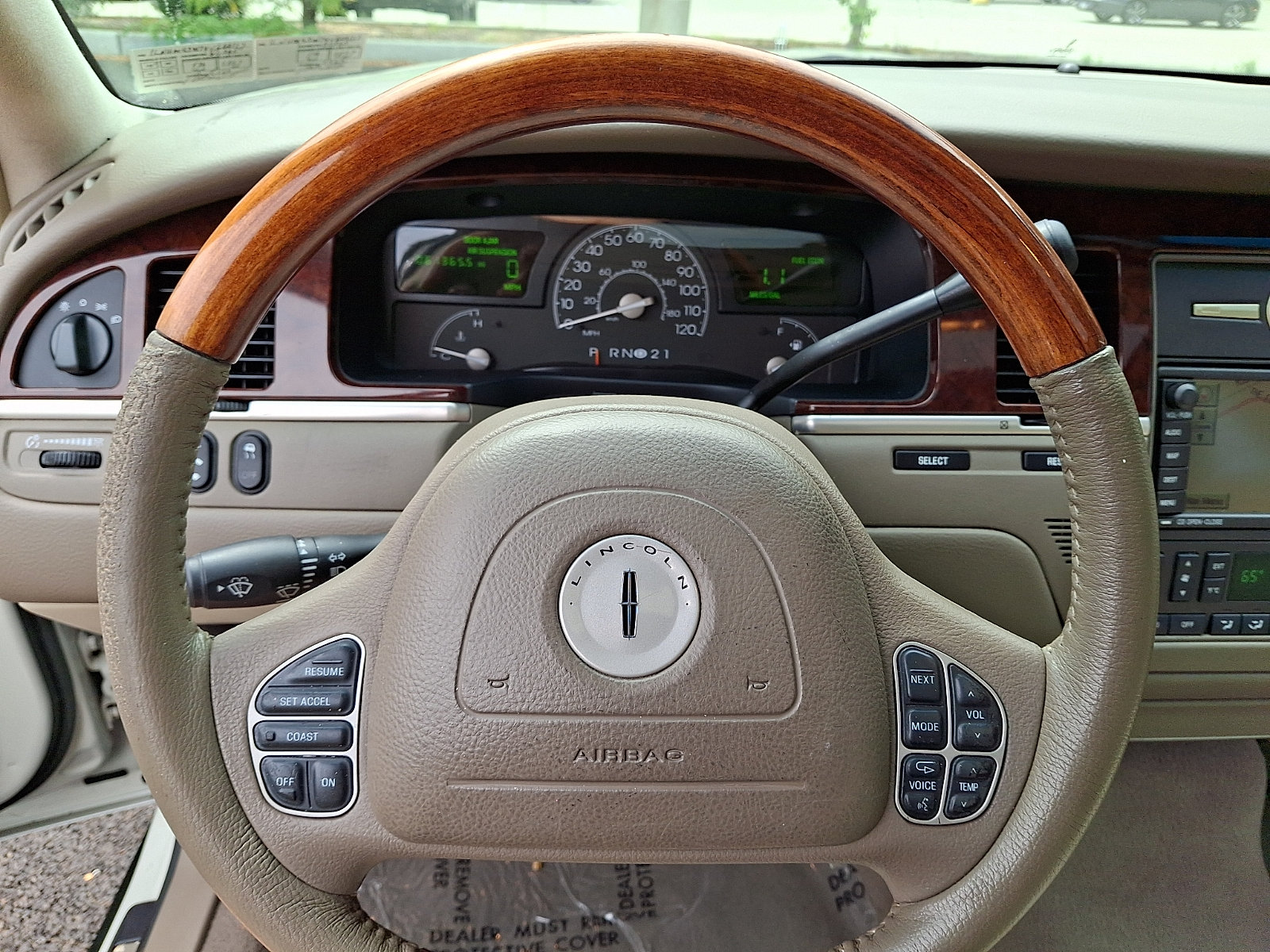 Used 2004 Lincoln Town Car Ultimate RWD image 18