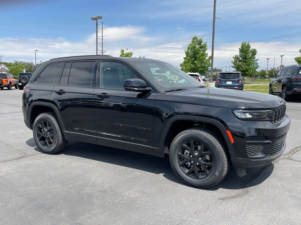 New 2025 Jeep Grand Cherokee Altitude image 7