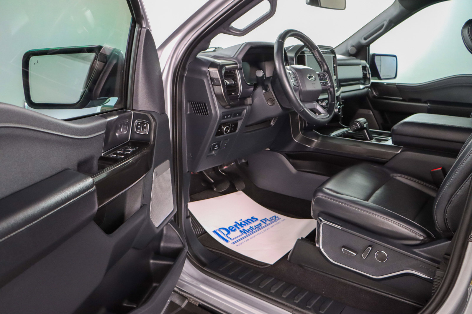 Used 2023 Ford F150 Lariat w/ Equipment Group 502A High image 3