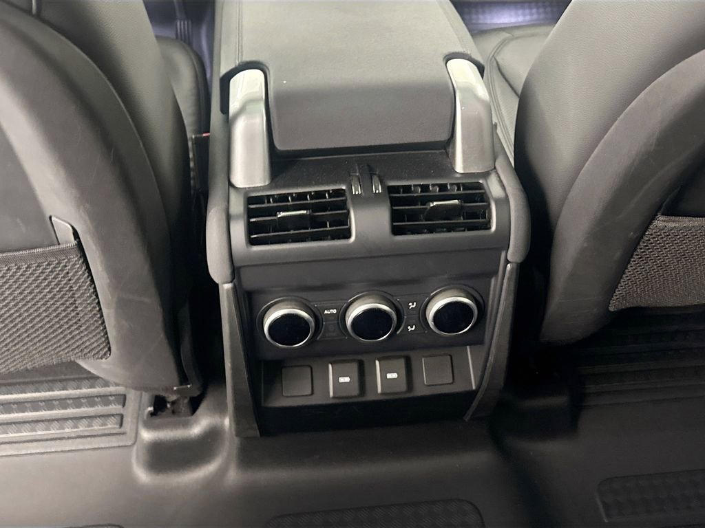 Used 2023 Land Rover Defender 130 SE image 24