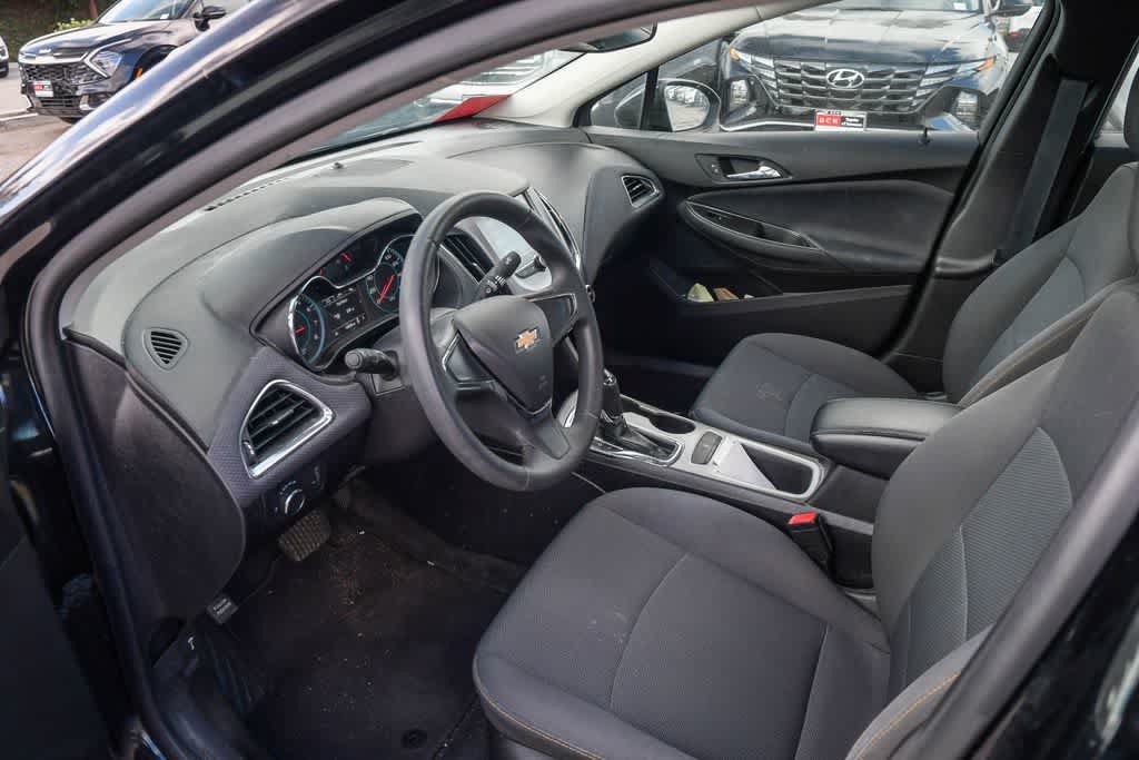 Used 2018 Chevrolet Cruze LS FWD image 13