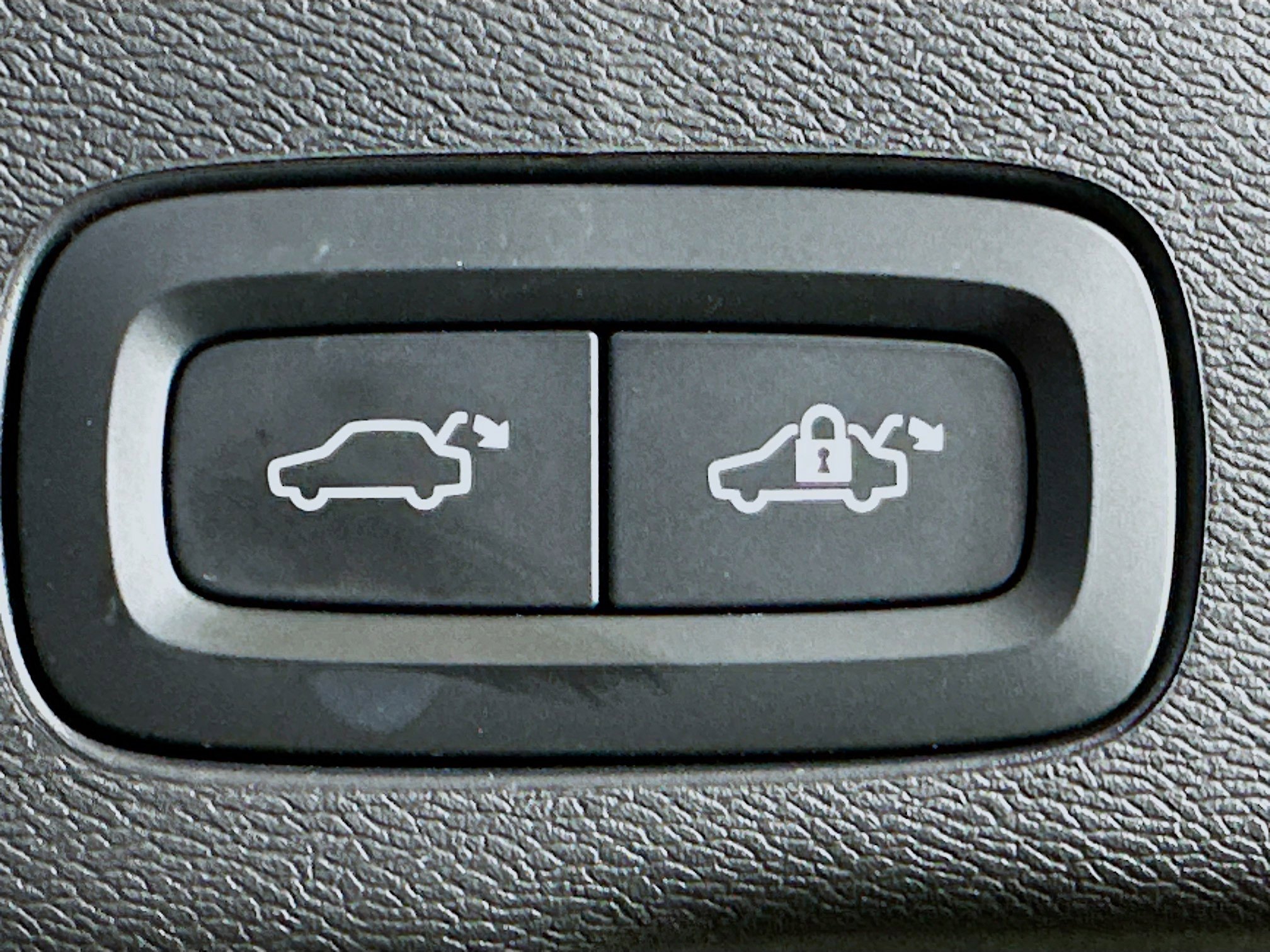 Used 2025 Volvo XC60 B5 Plus image 30