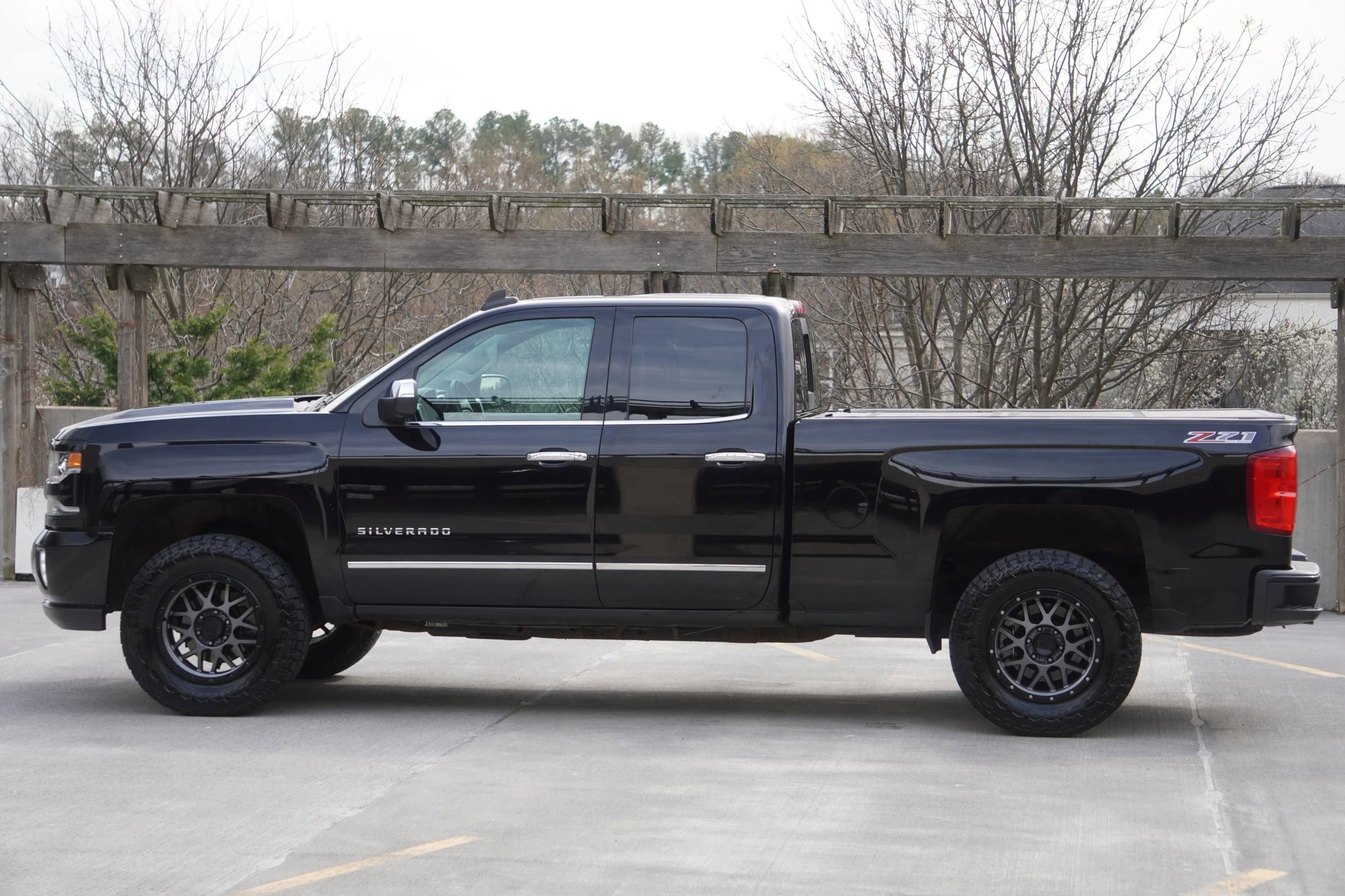 Used 2017 Chevrolet Silverado 1500 LTZ Z71 AWD/4WD image 13