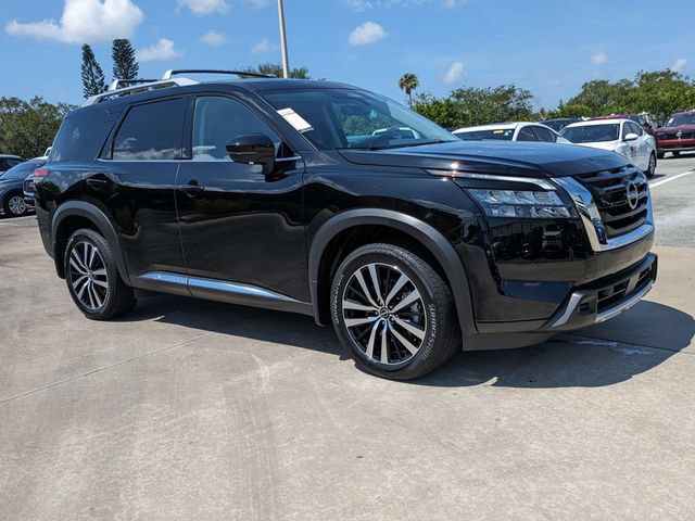 Used 2025 Nissan Pathfinder Platinum w/ Cargo Package AWD/4WD image 2