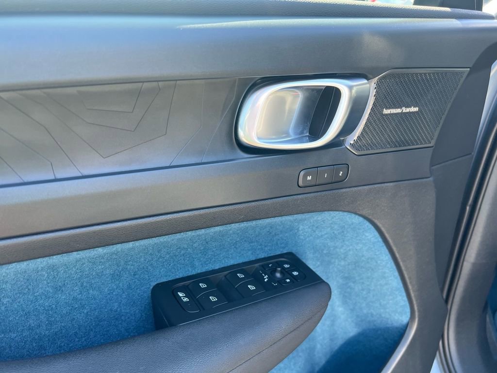 Certified 2023 Volvo C40 P8 Recharge Ultimate AWD/4WD image 10