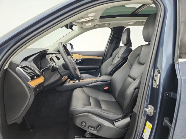 Used 2025 Volvo XC90 B5 Plus w/ Protection Package Premier AWD/4WD image 25