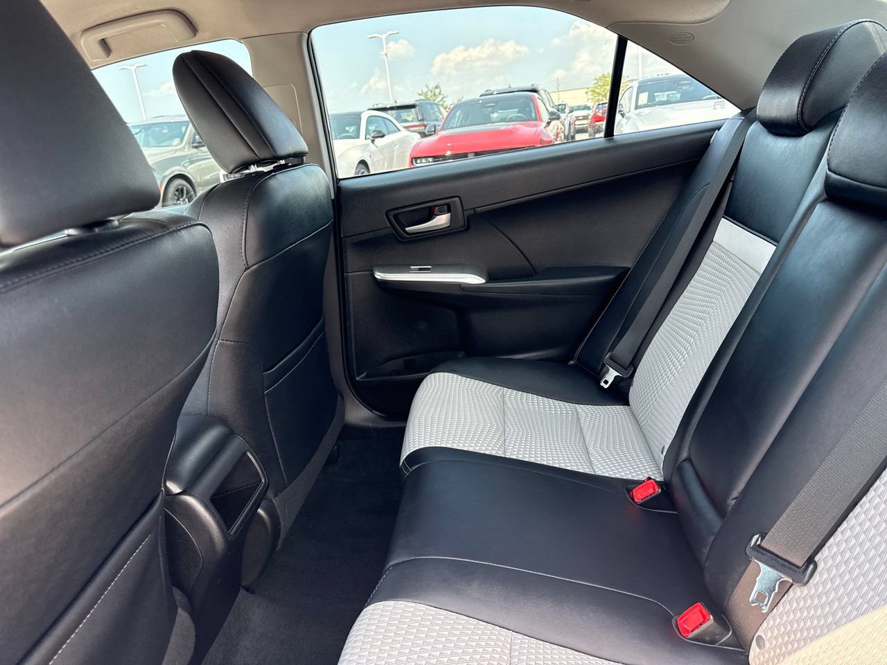 Used 2013 Toyota Camry SE FWD image 12