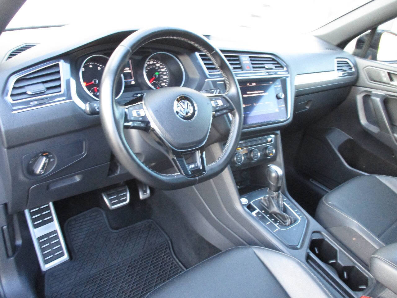 Used 2021 Volkswagen Tiguan SE R-Line FWD image 70