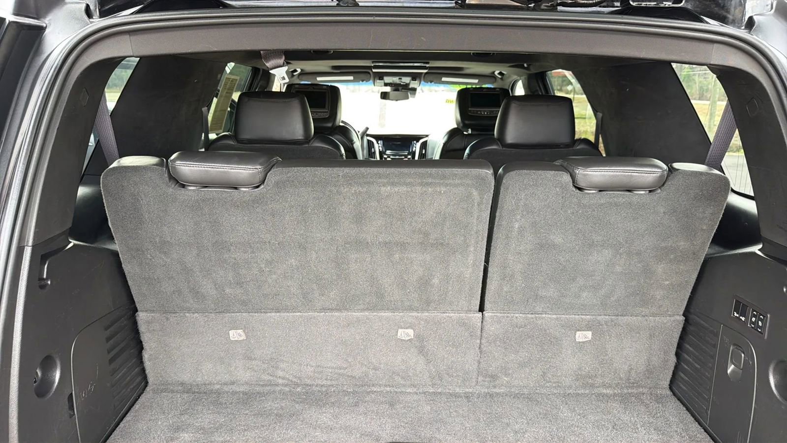 Used 2017 Cadillac Escalade Platinum image 14