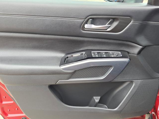 Certified 2024 Nissan Pathfinder SL w/ Black Appearance Package image 28